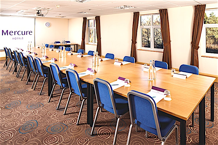 Mercure Leeds Parkway Hotel - Oak Suite